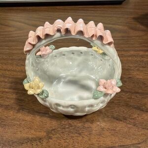 4” D 3.5” X 3.5” Ceramic Basket